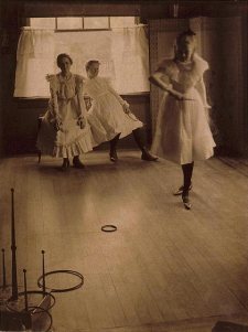 Clarence Hudson White. "The Ring Toss," 1899